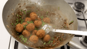 Manchurian balls with spring onion