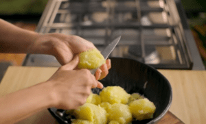 cut pulp using knife