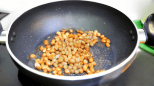 fried peanut for poha