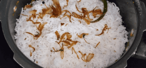 steamed rice with fried onion