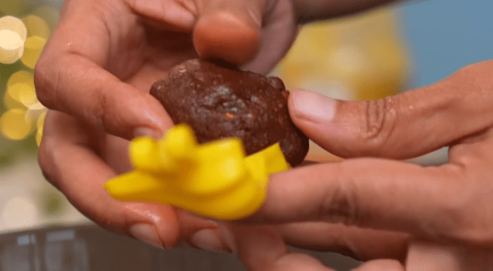 add biscuit dough in mould