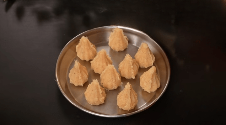 coconut modak recipe in hindi