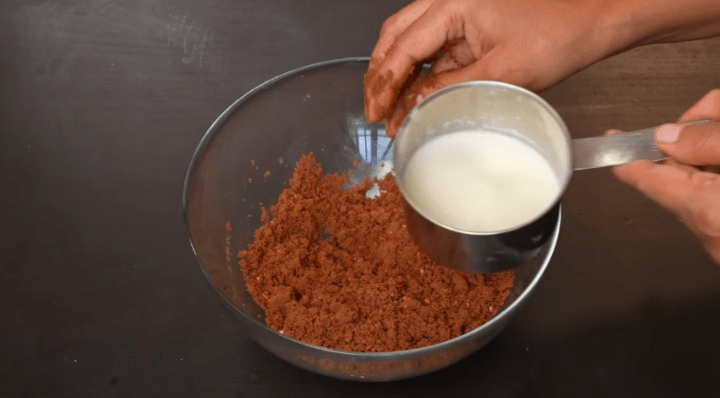 milk add in biscuit powder