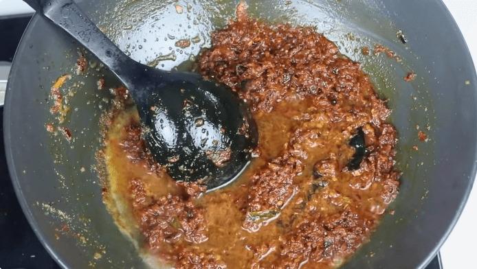 add water in egg gravy