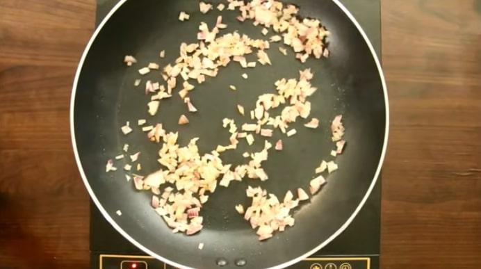 make brown color of the onion.