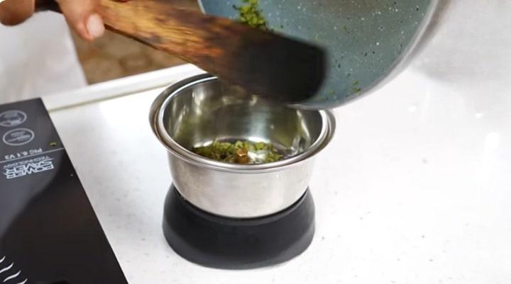 kasuri methi in mixer jar