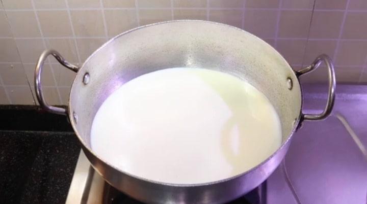 milk for gajar ka halwa