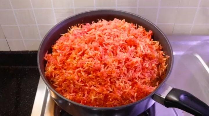 chopped gajar add in the ghee